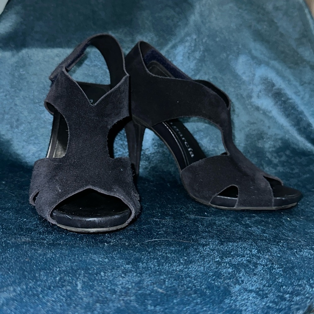 Pedro García slingback navy heels